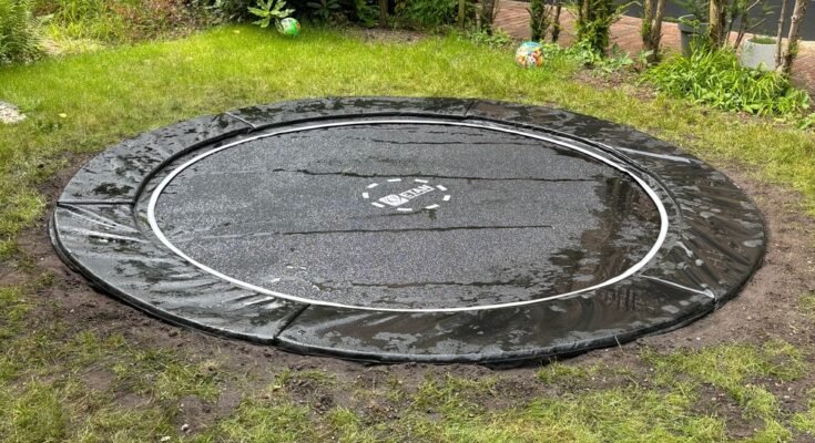 Can Trampolines Stay Outside All Year